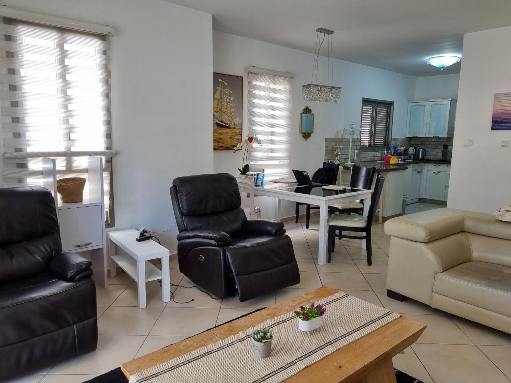 Turdeluxe Company Large 4 Bedroom Apartement In Central Rehovot Exterior foto